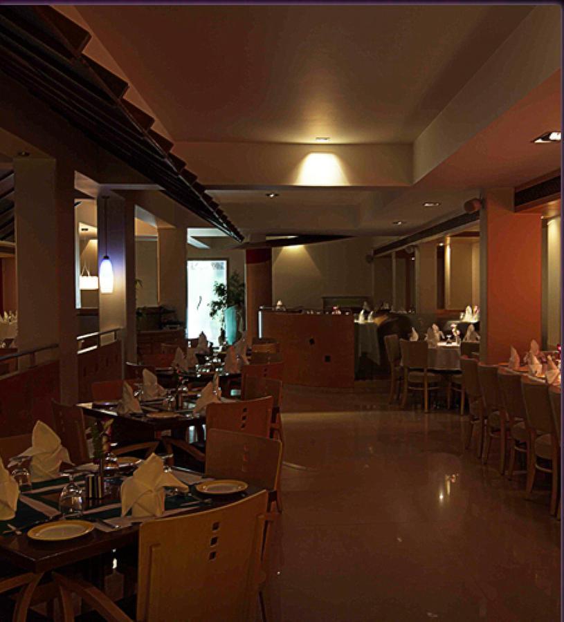 The Royal Orchid Hotel, Chembur Bombaim Exterior foto