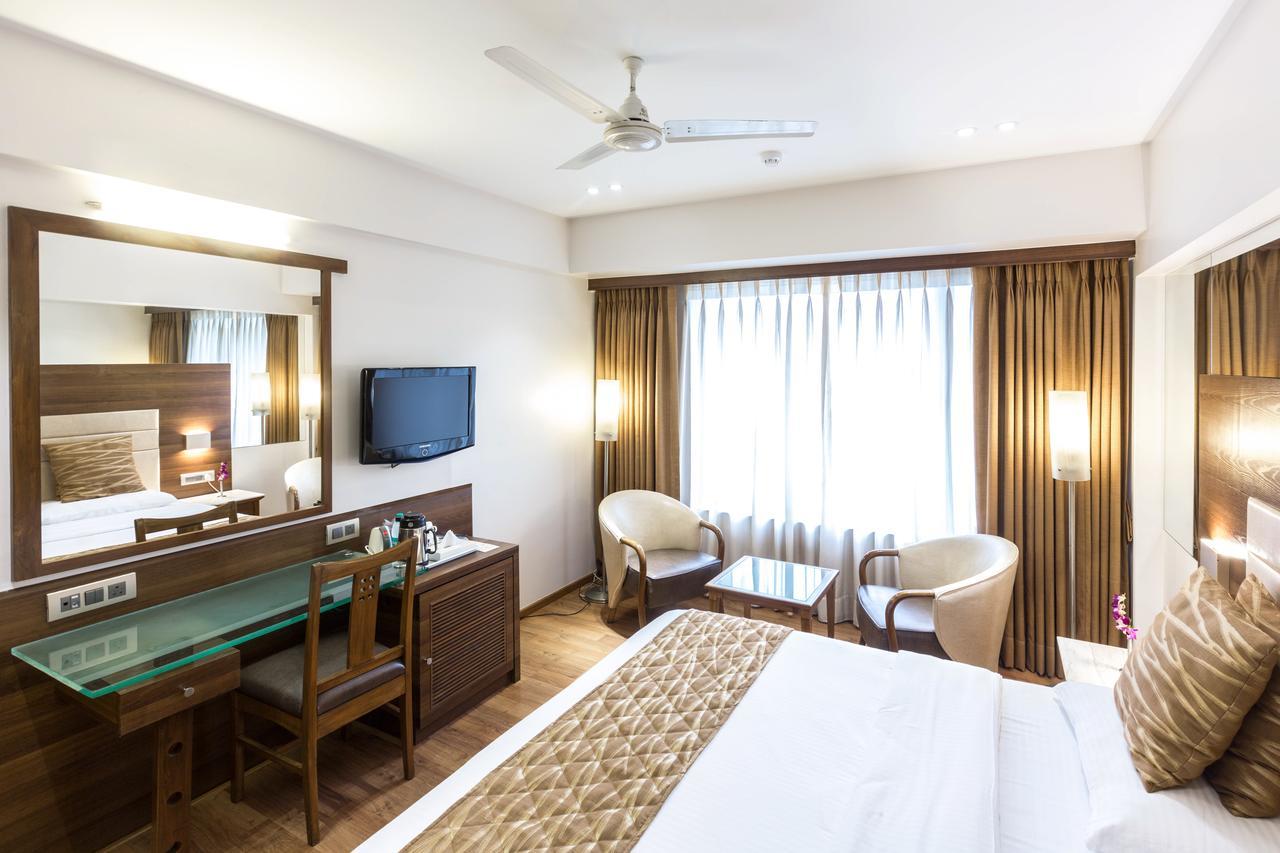 The Royal Orchid Hotel, Chembur Bombaim Exterior foto